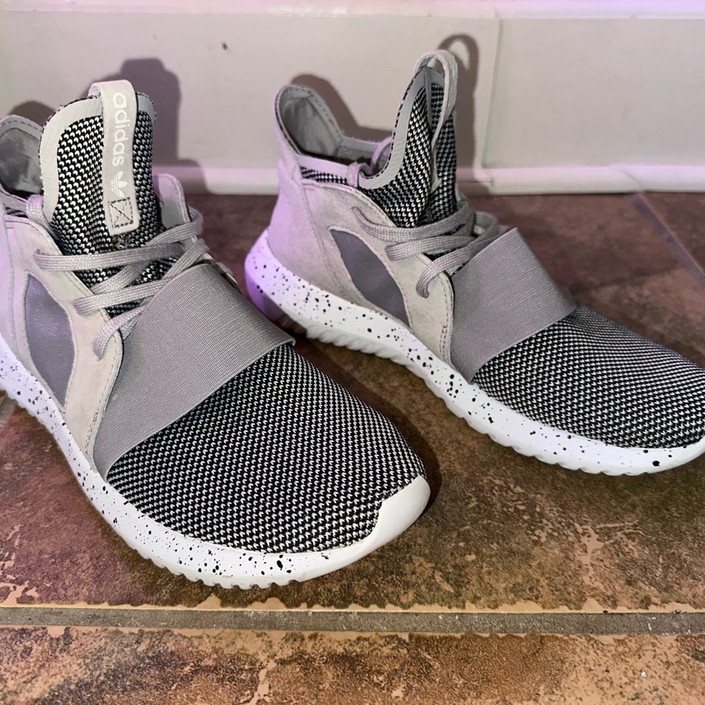 Adidas Originals Tubular Defiant  Women’s Size 8 Grey Black